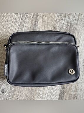 LULULEMON Everywhere Crossbody Bag 2L Metal Hardware